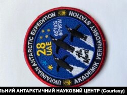 Шеврон 28-ї української антарктичної експедиції. Фото: НАЦІОНАЛЬНИЙ АНТАРКТИЧНИЙ НАУКОВИЙ ЦЕНТР