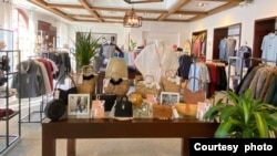 Koleksi Everina di butik Ritz Carlton, Santa Barbara, AS (dok: Everina)