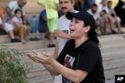 Žena oplakuje Hasana Nasralu