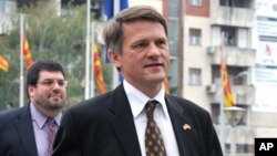 Tom Kantrimen tokom poseti Skoplju, u vreme kada je bio zamenik pomoćnika državnog sekretara za Evropu (Foto: AP/Boris Grdanoski)
