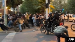 İranda Məhsə Əmininin ölümü ilə bağlı keçirilən etiraz aksiyası