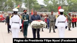 Filipe Nyusi, Presidente de Moçambique, na deposição da coroa de flores em homenagem aos heróis nacionais, Maputo, 4 Outubro 2022
