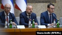 ARHIVA - Milan Radoičić (u sredini) tokom jednog od sastanaka predstavnika Srpske liste sa predsednikom Srbije Aleksandrom Vučićm u Beogradu (Foto: RSE/Vesna Anđić)