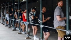 People wait in line to receive the monkeypox vaccine before the opening of a new mass vaccination site at the Bushwick Education Campus in Brooklyn, New York, July 17, 2022. (Photo by Kena Betancur / AFP)