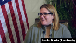 شارژدافېرې کرن ډیکر هم ویلي چې د ښځو په کار باندې د بندیز له امله د بې شمېره خلکو ژوند سخت اغېزمن شوی دی.