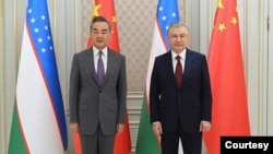 O‘zbekiston rahbari Shavkat Mirziyoyev Xitoy Tashqi ishlar vaziri Van I bilan, Toshkent, 28-iyul, 2022