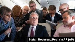 Британський міністр Кір Стармер у дорозі до Вашингтона окремо не говорив про справу застосування Україною західних ракет для ударів в Росії. Але неофіційні джерела ще раніше натякали, що згода у цьому питанні майже досягнута. 12 вересня 2024 р. 