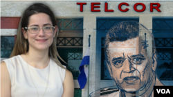 Nahíma Díaz, directora del Instituto Nicaragüense de Telecomunicaciones y Correos ha cerrado decenas de medios críticos a Ortega. Ella es hija del director de la Policía Nacional Francisco Díaz. Ambos se encuentran sancionados por Washington. Ilustración de VOA