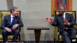 美國國務卿布林肯與南非總統拉馬福薩在杉球恩舉行會晤。 （2022年8月9日）