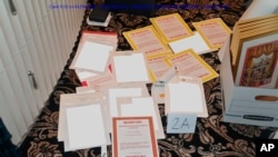 Одделот за правда соопшти дека адвокатот му забранил на владиниот персонал да гледа во кутиите во магацинот за да потврди дека таму нема други доверливи документи