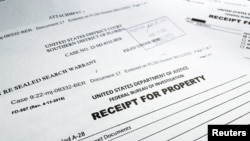 Поддржувачите на Трамп реагираа онлајн, објавувајќи коментари од типот „Само ќе кажам. Гарланд треба да биде убиен“