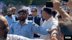 د زیارت په ورځ د اسلام اباد دځايي عدالت لخوا عمران خان باندې د ترهګرۍ د دفعو لګولو پسر انديښنو ته ځواب کې حکومتي وکيل دريځ خپل کړى چې د وخت په راتلو سره به هغه په دى اړه عدالت مطمينه کړي