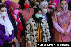Ketua Presidium Kaukus Perempuan Parlemen Diah Pitaloka dalam pembukaan pameran foto di loby Gedung Nusantara II, Kompleks Parlemen, Senayan, Senin (8/3/2021). (Foto. Humas DPR)
