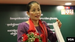 អ្នកស្រី ស ស៊ីណែត អគ្គនាយិការង​នៃអគ្គ​នាយកដ្ឋានអភិវឌ្ឍន៍សង្គម​របស់ក្រសួងកិច្ចការនារីថ្លែង​ក្នុងទិវា​អន្តរជាតិ​ជនជាតិ​ដើម​ភាគ​តិចពិភព​លោក នៅ​ថ្ងៃទី​៩ ខែសីហា​ ឆ្នាំ​២០២២។ (កាន់ វិច្ឆិកា/វីអូអេ)