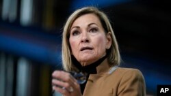 Гувернерката Рејнолдс од Ајова го донесе одговорот од Републиканската партија