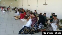 Para pengrajin batik di Pekalongan, Jawa Tengah, saat melakukan aktivitas membatik. (Foto: Courtesy)