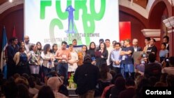 Periodistas anuncian la creación de la Red Centroamericana de Periodismo, en Antigua Guatemala. [Tomada de la cuenta de Twitter de El Faro]