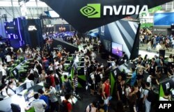 資料照：上海舉辦的中國國際數碼互動娛樂展覽會上的英偉達展台周圍擠滿了參觀者。（2016年7月28日）