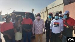 Archer Mangueira (centro)