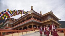 མོན་པ་རྒྱུས་ལོན་གྱི་པར་རིས་སྒྲུང་དེབ།