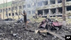 Гранатирана болница во Мариупол