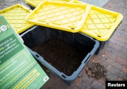 Sisa-sisa bahan makanan dapat didaur ulang menjadi kompos sebagai ilustrasi. (REUTERS/Aude Guerrucci)