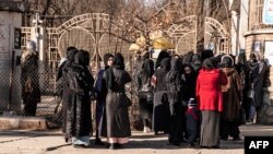 Afghan female university students are stopped by Taliban security personnel next to a university in Kabul, Dec. 21, 2022. (Photo by Wakil KOHSAR / AFP)