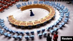 Архівне фото: Посол України в ООН Сергій Кислиця та заступниця генсека ООН Розмарі Дікарло в залі Ради Безпеки ООН, після засідання щодо України, березень 2022 року