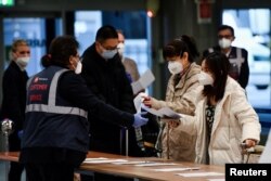 Serikali ya Italia imeamrisha wasafiri wote wanaotokea China kupimwa virusi vya covid-19, Desemba 29, 2022.REUTERS/Jennifer Lorenzini