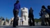 ARCHIVO - El Monumento a Martin Luther King, Jr. se ve antes de su inauguración este fin de semana en Washington, el lunes 22 de agosto de 2011. (AP Photo/Charles Dharapak)