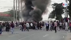 Manifestantes se enfrentan con policías y convocan elecciones en Perú