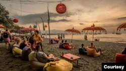 FILE - Wisatawan asing ke Bali mulai tahun depan akan dikenai tarif masuk sebesar Rp150 ribu atau sekitar US$10. (Courtesy: Kemanparekraf)