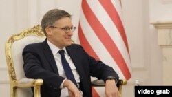 Savetnik američkog Stejt departmenta Derek Šole