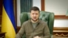 ARCHIVO - El presidente de Ucrania, Volodymyr Zelenskyy, habla en Kiev, Ucrania, en esta imagen de un video proporcionado por la Oficina de Prensa Presidencial de Ucrania y publicado en Facebook el 12 de marzo de 2022.
