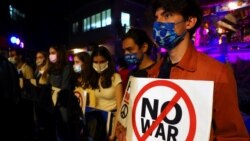 រូបឯកសារ៖ ប្រជាជន​អ៊ុយក្រែន និង​ប្រជាជន​តៃវ៉ាន់ ចូលរួម​ក្នុង​ពិធី​បួងសួង​ឱ្យ​ចប់​សង្រ្គាម​នៅ​អ៊ុយក្រែន នៅ​ទីក្រុង​តៃប៉ិ ប្រទេស​តៃវ៉ាន់ កាលពី​ថ្ងៃទី៣ ខែមីនា ឆ្នាំ២០២២។