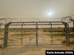 Una cerca electrificada es solo uno de los obstáculos entre la Franja de Gaza y el Moshav (comunidad) Netiv HaAsara. Foto Karla Arévalo, VOA.