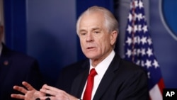 白宮貿易顧問彼得·納瓦羅於2020 年3 月22 日在舉行的白宮新冠病毒特別工作組簡報會上發表演說。