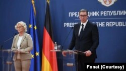 Nemačka ministarka odbrane Kristin Lambreht i predsednik Srbije Aleksandar Vučić na konferenciji zanovinare u Beogradu