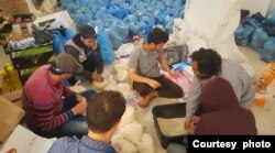 Mahasiswa Indonesia relawan MER-C di Jalur Gaza menyiapkan 1000 paket Iftar dan 1000 Sembako untuk disumbangkan kepada warga Gaza.(dok MER-C)