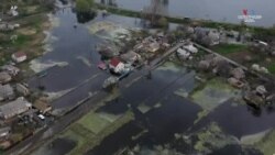 Ուկրաինացիները ջրով հեղեղում են մի գյուղ` կասեցնելու համար ռուսական առաջխաղացումը դեպի Կիեւ