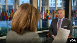 Gabriel Escobar, zamjenik podsekretara State Departmenta u razgovoru sa urednicom bosanskog servisa Glasa Amerike.