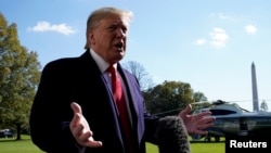 El informante que alertó sobre las negociaciones del presidente Trump con Ucrania está dispuesto a responder preguntas por escrito que le hagan republicanos de la Cámara de Representantes, dijeron sus abogados.