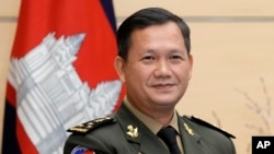 រូបឯកសារ៖ ​លោក​ឧត្តមសេនីយ៍ឯក​ ហ៊ុន​ ម៉ាណែត​​​​ មេ​បញ្ជា​ការ​កង​ទ័ព​ជើង​គោក​កម្ពុជា និង​ជា​កូនប្រុស​ច្បង​របស់​លោក​នាយករដ្ឋមន្ត្រី ហ៊ុន សែន ឈរ​ថតរូប​នៅ​មុន​ជំនួប​របស់​លោក​ជាមួយ​នឹង​សមភាគី​ជប៉ុន​នៅ​ទីក្រុង​តូក្យូ ប្រទេស​ជប៉ុន ថ្ងៃទី ១៦ ​ខែកុម្ភៈ ឆ្នាំ២០២២។ 