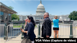 Los promotores de la ley de ajuste venezolano, Mildred Rodríguez y Francisco Rodríguez recorren las oficinas de los congresistas en Washington entregando la propuesta para regularizar a los migrantes venezolanos en Estados Unidos.