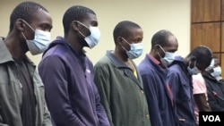 Abacatshangelwa ukuba babulala uElvis Nyathi eDiepsloot kwele South Africa bavunyelwe ngoLwesihlanu ukuhlawula isibambiso se-bail. (Photo: Thuso Khumalo)