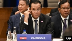 រូបឯកសារ៖ នាយករដ្ឋមន្ត្រីកម្ពុជាលោក ហ៊ុន សែន ចូលរួមកិច្ចប្រជុំកំពូលពិសេសអាមេរិក-អាស៊ាន នៅក្រសួងការបរទេសសហរដ្ឋអាមេរិក ក្នុងរដ្ឋធានីវ៉ាស៊ីនតោន កាលពីថ្ងៃទី ១៣ ខែឧសភា ឆ្នាំ ២០២២។