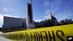 Prezbiterijanska crkva Ženeva u Laguna Vudsu u Kaliforniji posle fatalne pucnjave 15. maja 2022. 