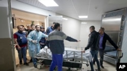 Jenin, 11-may, 2022: O'q tegib o'lgan jurnalist Shirin Abu Aqla morgda