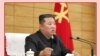 El líder de Corea del Norte, Kim Jong Un, pidió a sus funcionarios que extraigan lecciones de la experiencia de los países avanzados para ayudar al país a lidiar con el coronavirus, 14 de mayo de 2022. Foto: Agencia Central de Noticias de Corea