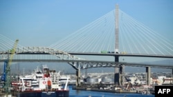 ARCHIVO. Puertos de Los Ángeles y Long Beach cerca del puente Gerald Desmond en el puerto de Long Beach el 11 de enero de 2022 en Long Beach , California.